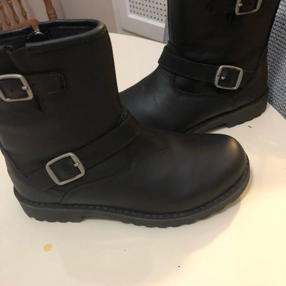 uggs boots size 2 for boys - Picture 3 of 4